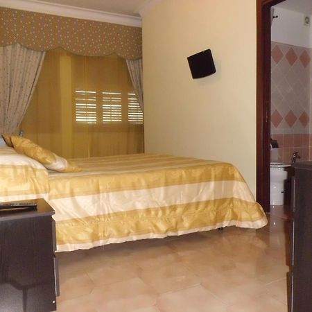 Tiburtina Guesthouse Рим Экстерьер фото