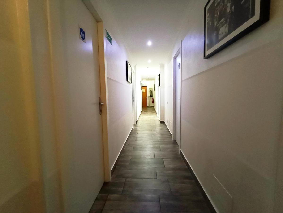 Tiburtina Guesthouse Рим Экстерьер фото