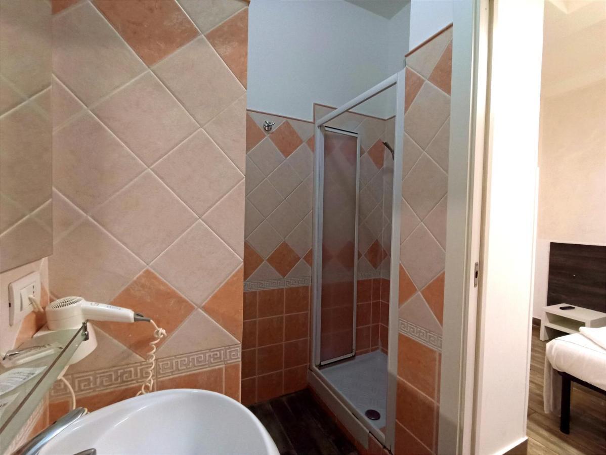 Tiburtina Guesthouse Рим Экстерьер фото