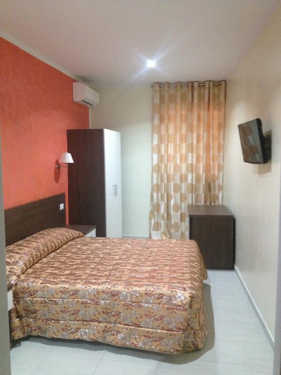 Tiburtina Guesthouse Рим Экстерьер фото