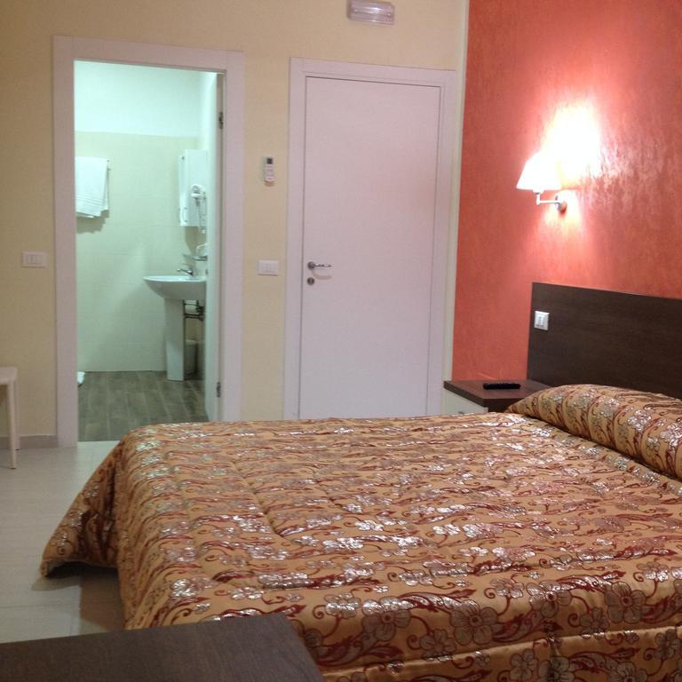 Tiburtina Guesthouse Рим Экстерьер фото