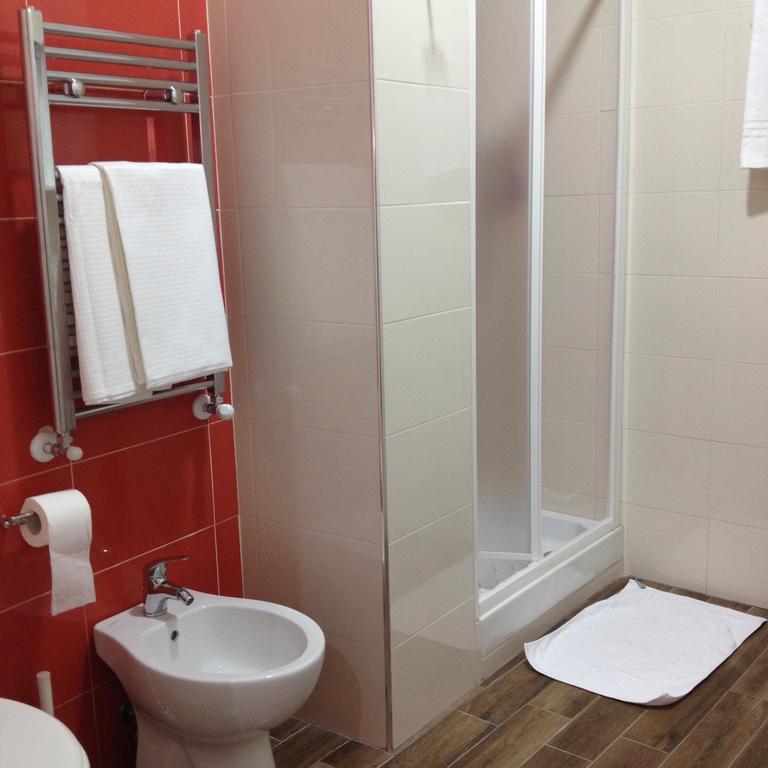 Tiburtina Guesthouse Рим Экстерьер фото