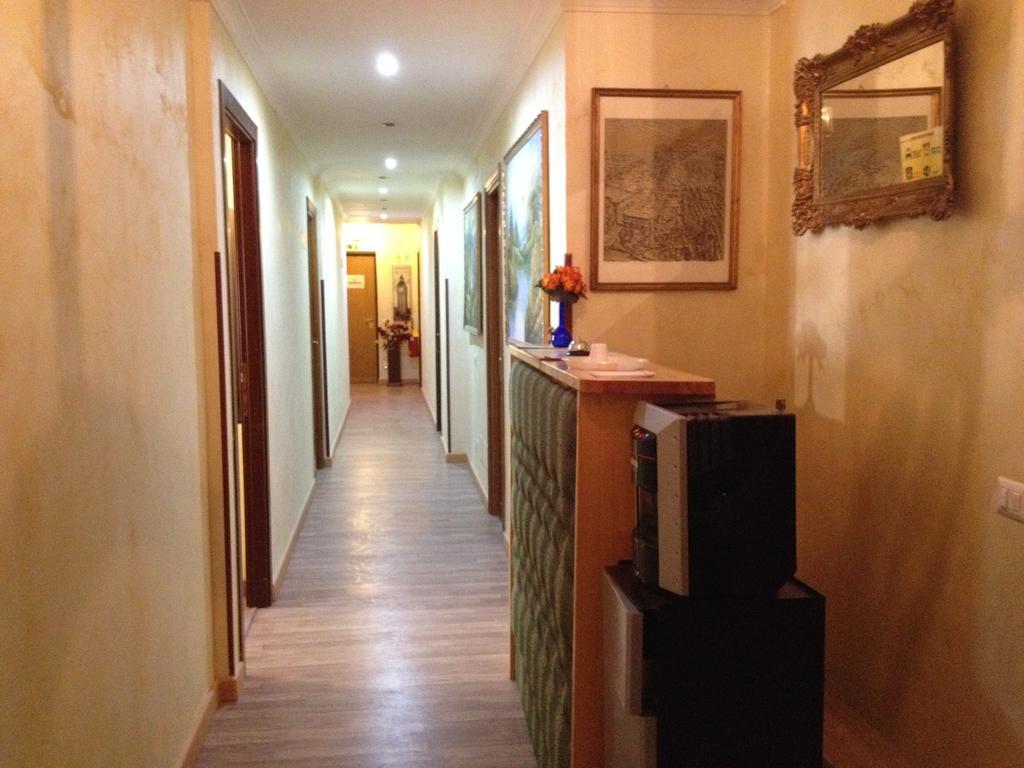 Tiburtina Guesthouse Рим Экстерьер фото