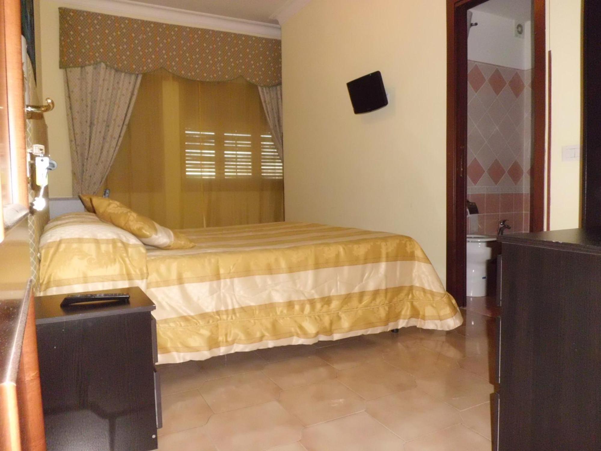 Tiburtina Guesthouse Рим Экстерьер фото