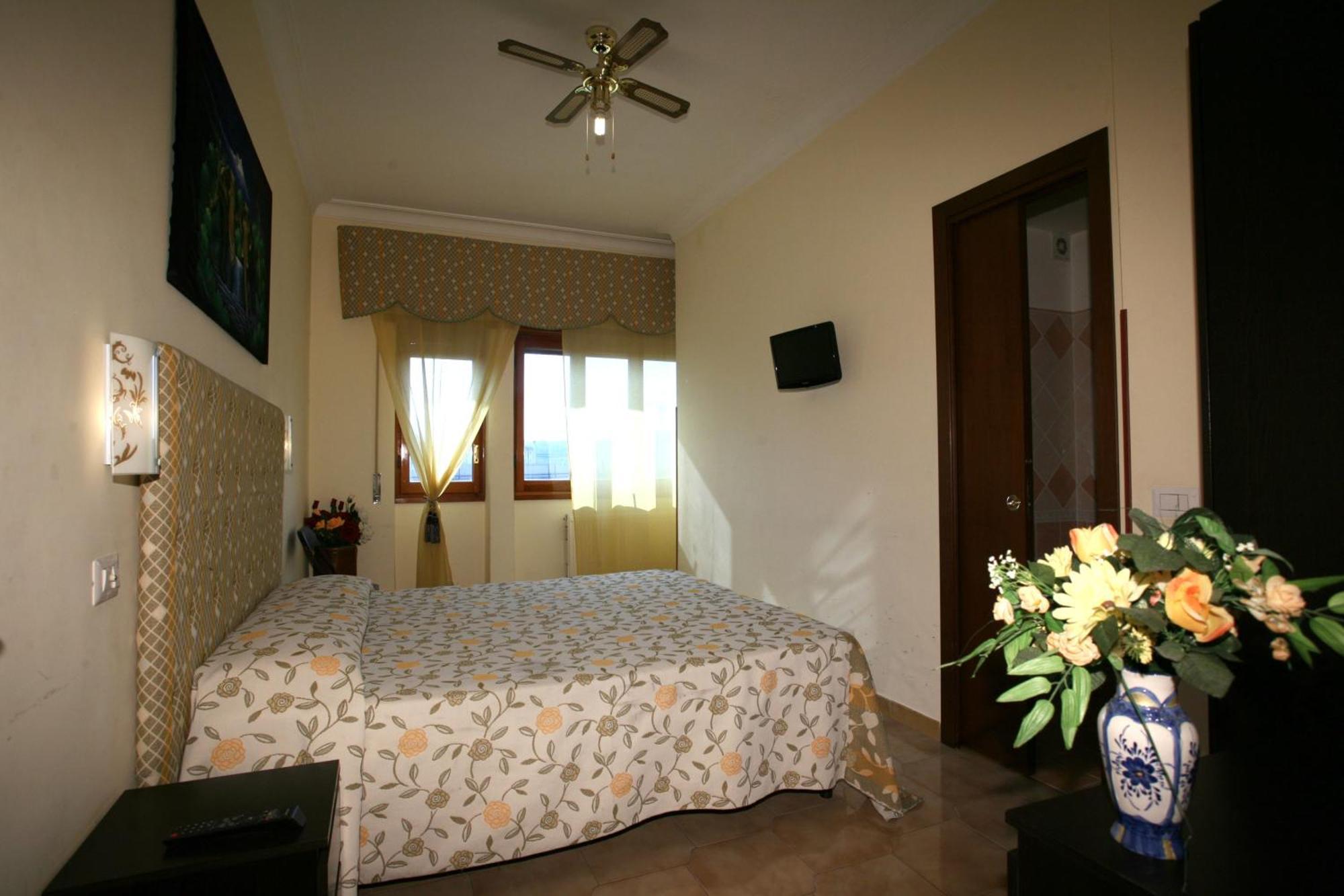 Tiburtina Guesthouse Рим Экстерьер фото