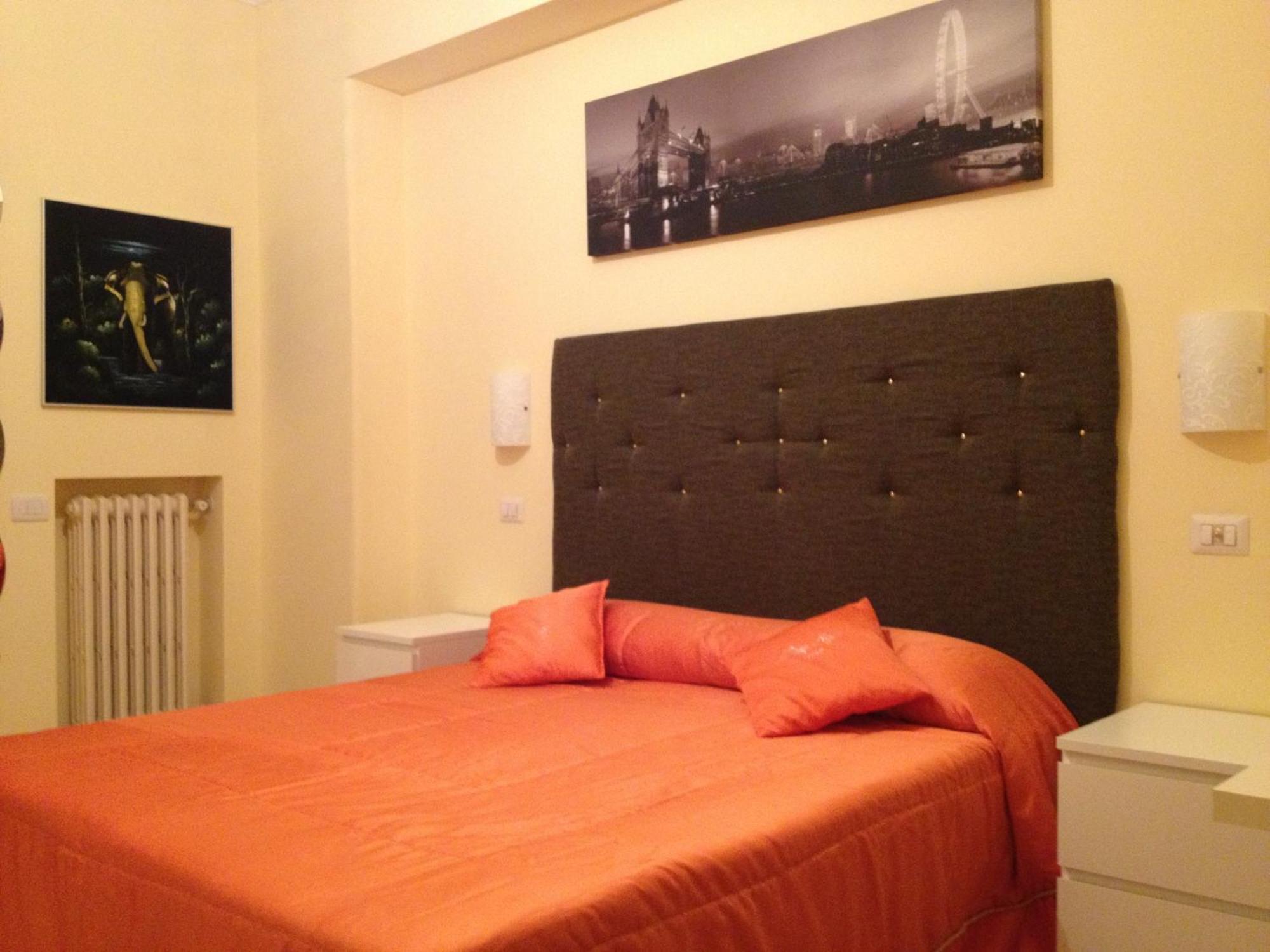 Tiburtina Guesthouse Рим Экстерьер фото